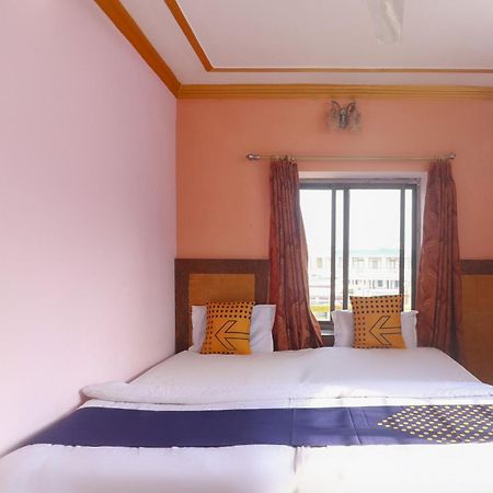Spot On 75963 Hotel Prince Бодх Гая Екстериор снимка