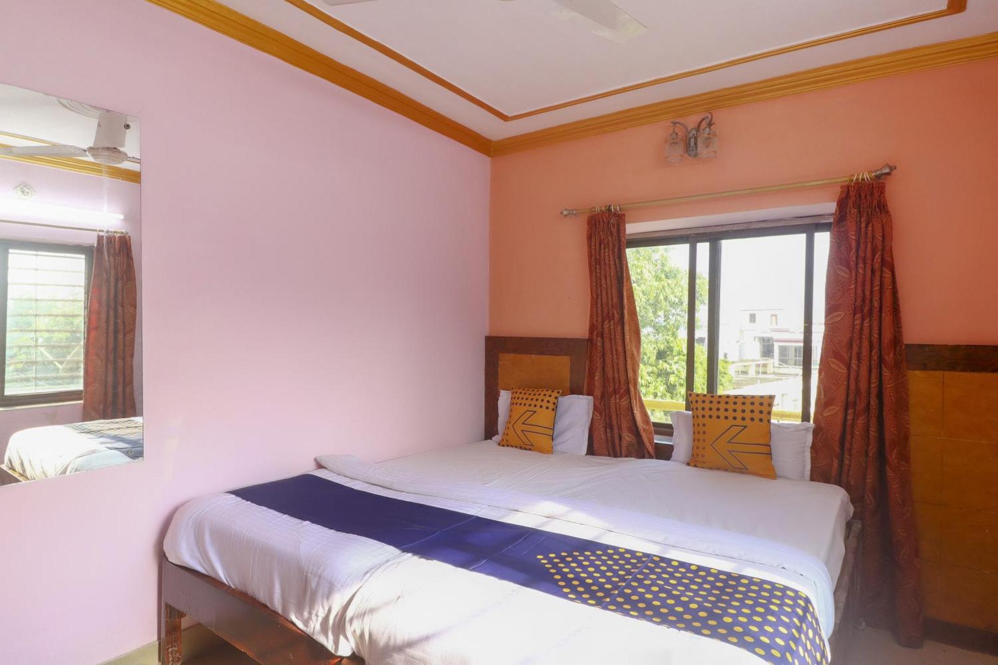 Spot On 75963 Hotel Prince Бодх Гая Екстериор снимка